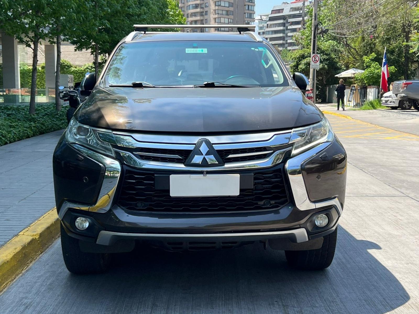 MITSUBISHI MONTERO SPORT DIESEL 2018 TRES CORRIDAS DE ASIENTOS - LEVEL AUTOS