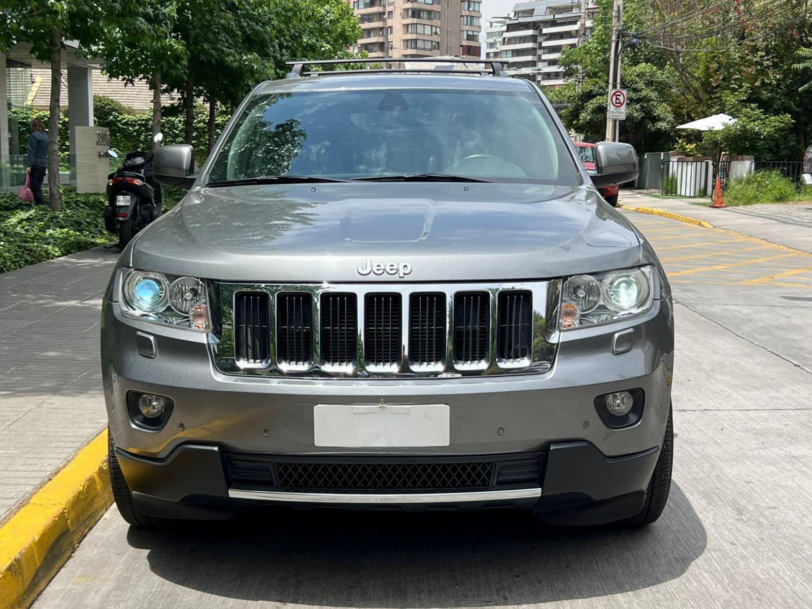 JEEP GRAND CHEROKEE LIMITED 2013 3.600 CC 4X4 - LEVEL AUTOS