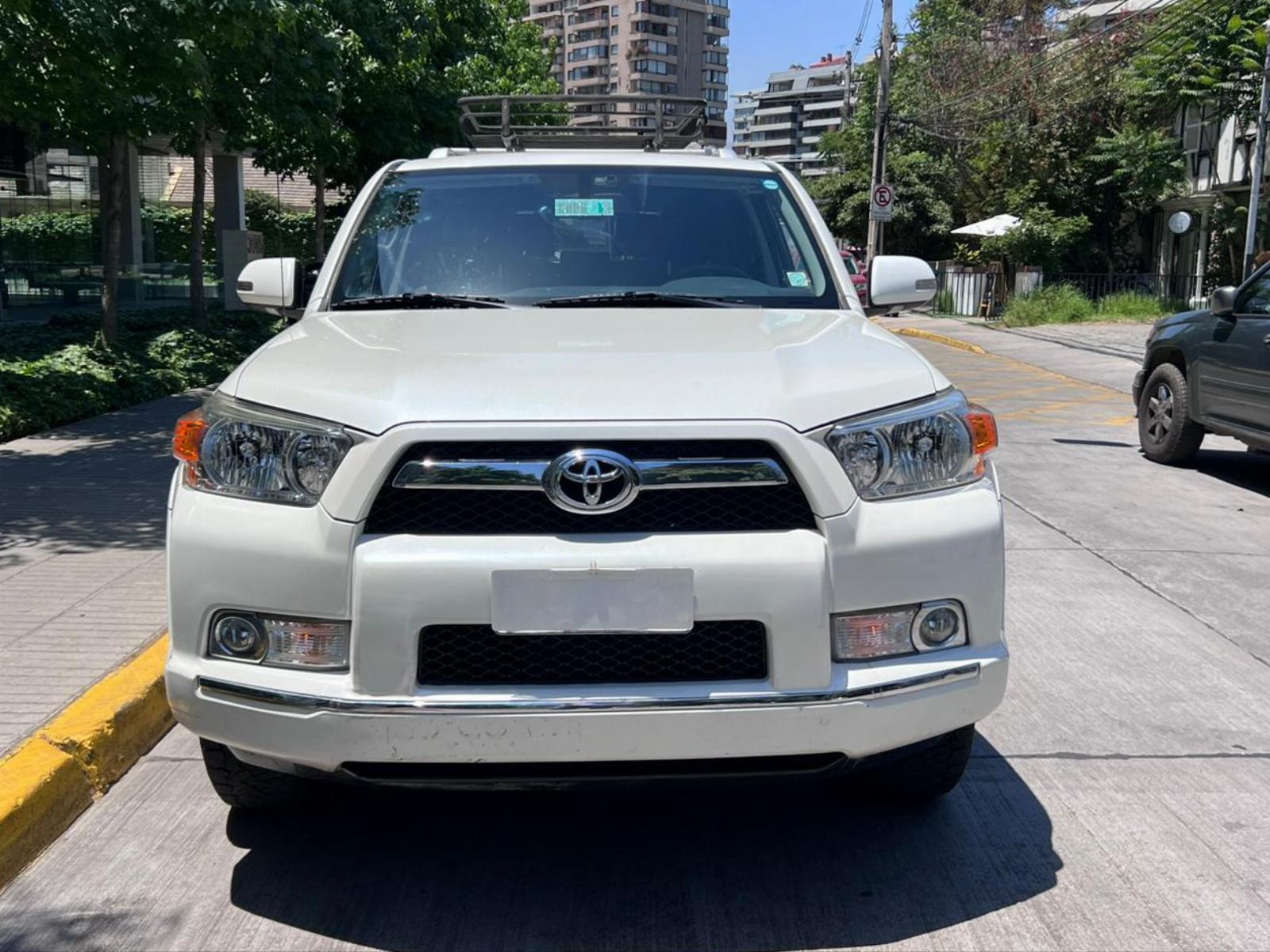 TOYOTA 4 RUNNER SR5 4.0 2013 TRES CORRIDAS DE ASIENTOS - LEVEL AUTOS