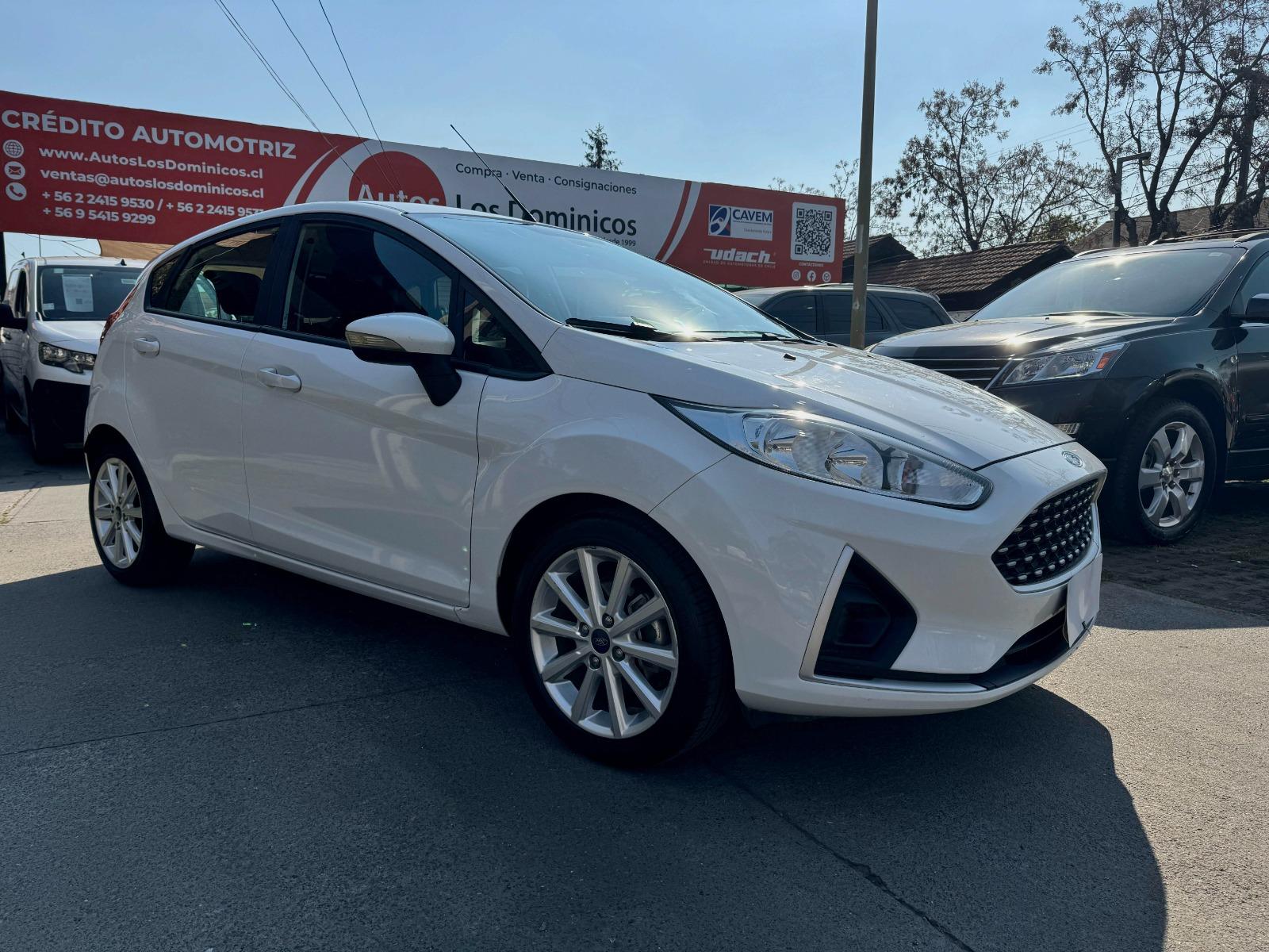 FORD FIESTA HB 1.6 MEC FULL AIRE AIRBAG CARPLAY 2019 EXCELENTE ESTADO  - AUTOS LOS DOMINICOS