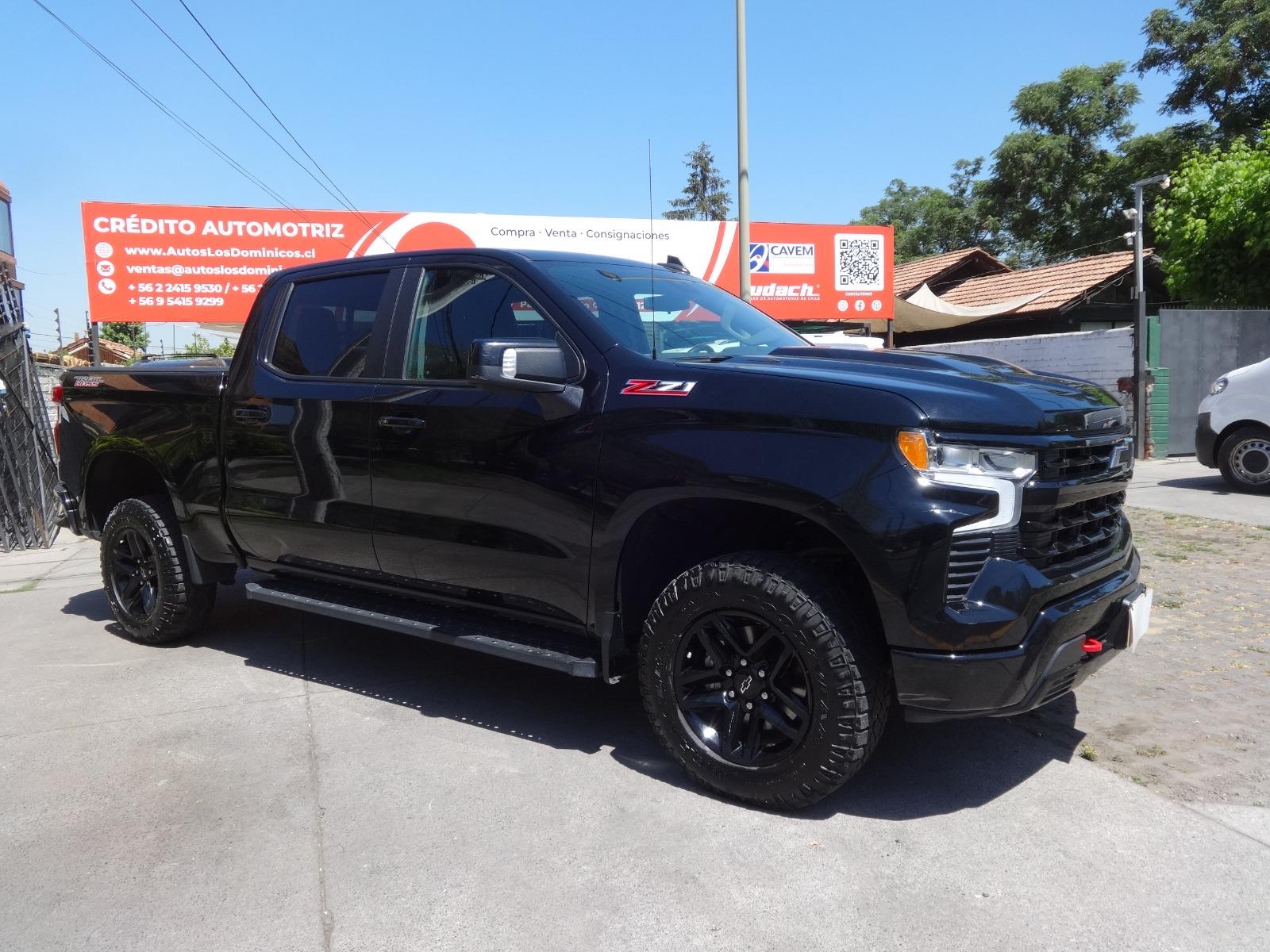 CHEVROLET SILVERADO LT TRAIL BOSS 5.3 AUT 4X4  2023 FULL CarPlay  AIRE AIRBAG ABS CAMARA LLANTAS - AUTOS LOS DOMINICOS