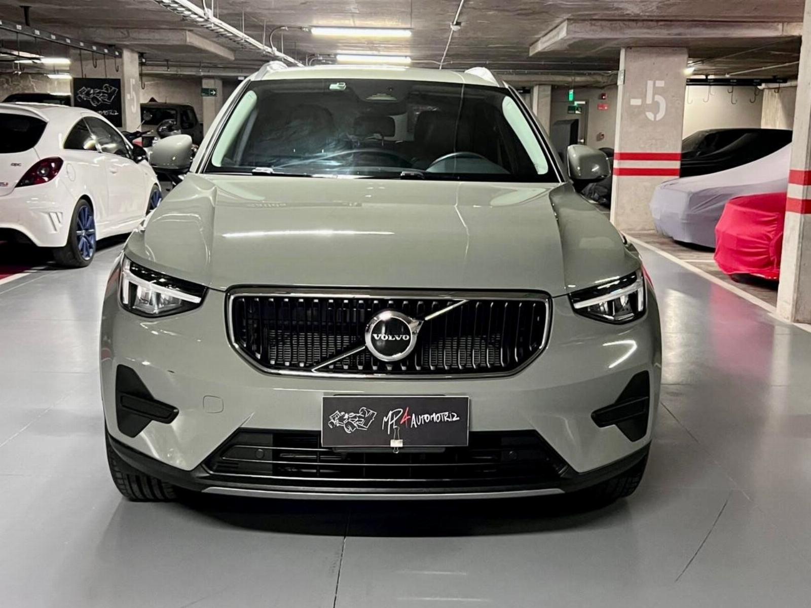 VOLVO XC40 HIBRIDO B4 PLUS 2.0 2023 MANTENIMIENTO EN DITEC UN DUEÑO - FULL MOTOR