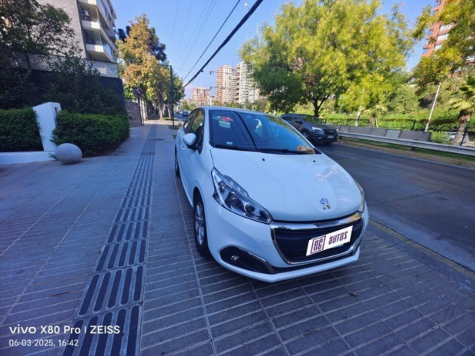 PEUGEOT 208 1.2 Puretech 82 Active Pack 2017 Excelente Oportunidad - FULL MOTOR