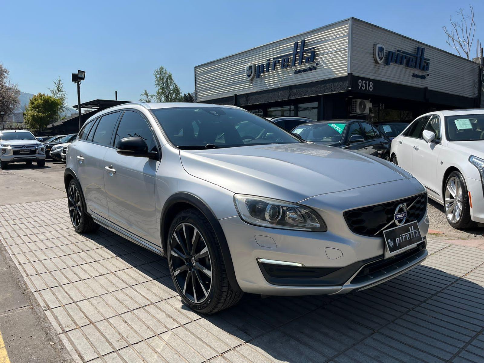 VOLVO V60 CROSS COUNTRY PLUS D4 AWD 2016 EXCELENTE ESTADO - PIRETTA AUTOMOBILE