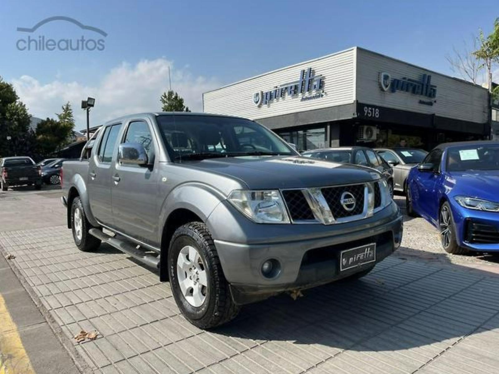 NISSAN NAVARA DCAB 4X4 2.5 AT. 2013 DIESEL, 4X4 Y MANTENCIONES AL DÍA. - PIRETTA AUTOMOBILE