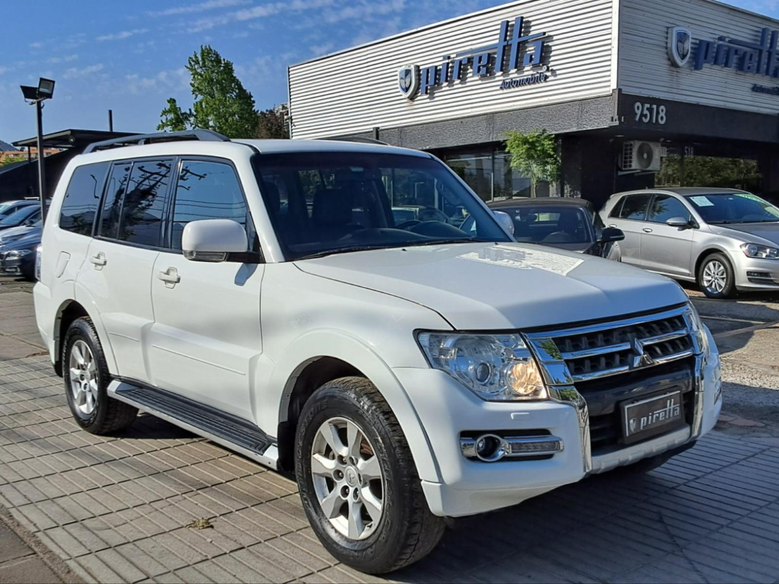 MITSUBISHI MONTERO 3,2HP Limited 2016 UN DUEÑO, MANTENCIONENCIONES EN LA MARCA. - PIRETTA AUTOMOBILE