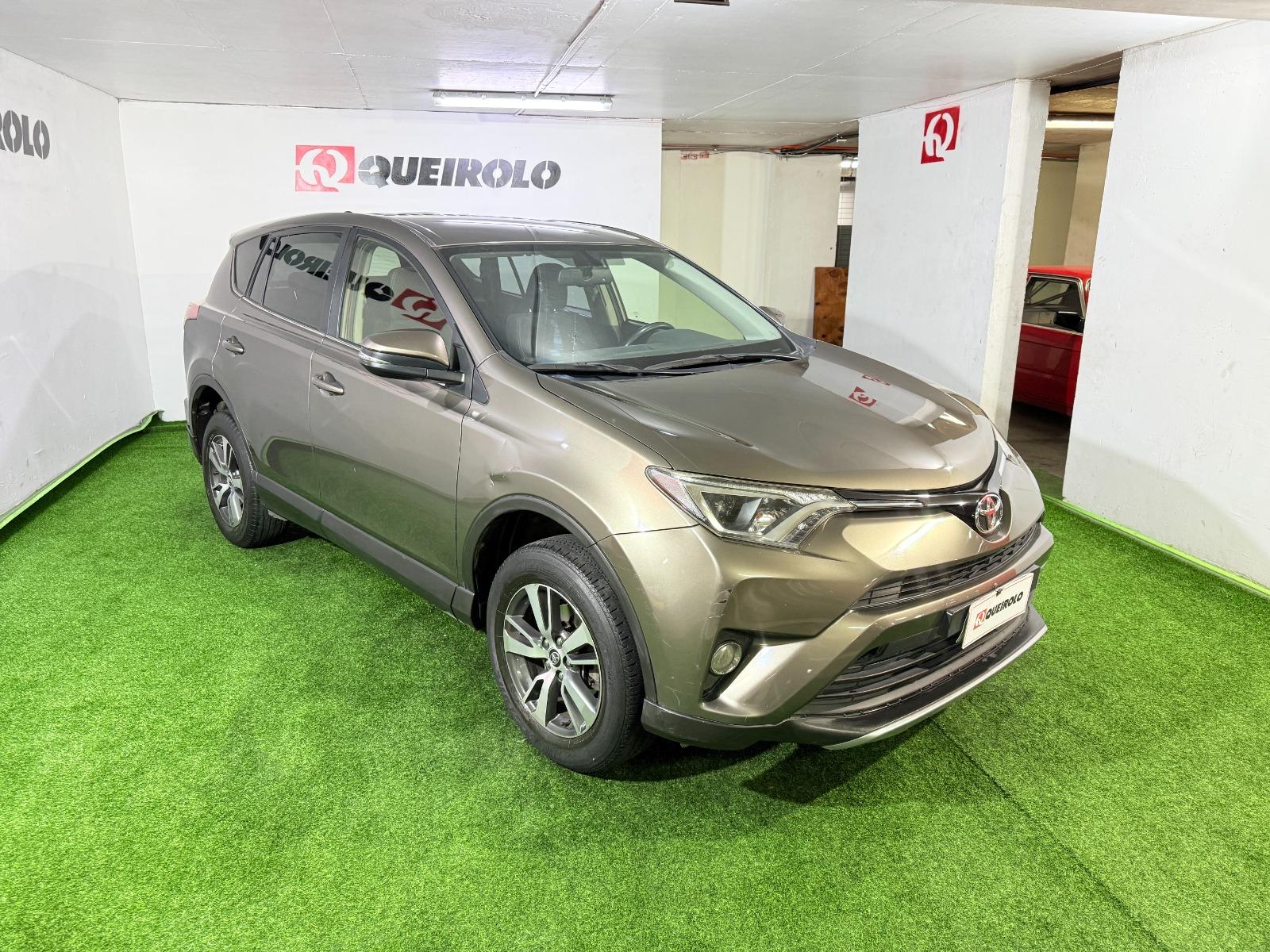 TOYOTA RAV 4 SUPER LUJO 2.0 4X2 MOTOR OTTO 2018  - QUEIROLO MUNDO 4x4