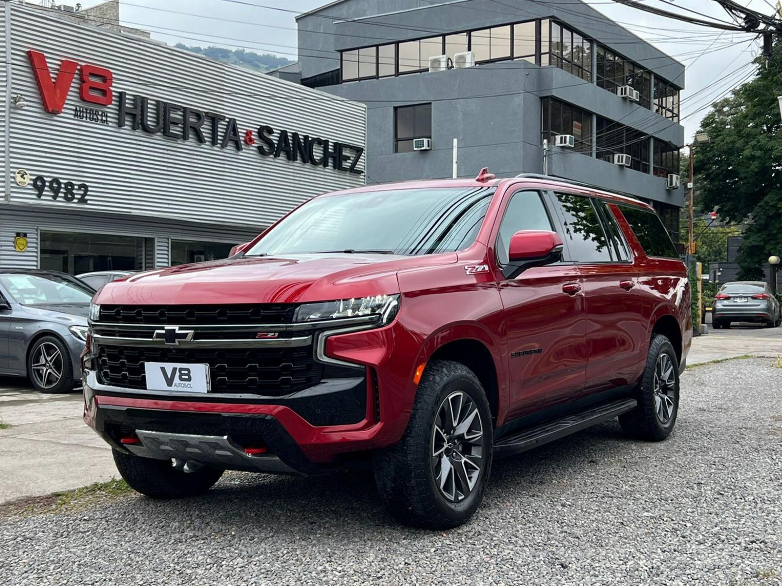 CHEVROLET SUBURBAN UN DUEÑO 2022 TRES CORRIDAS DE ASIENTOS 4x4 - V8 AUTOS