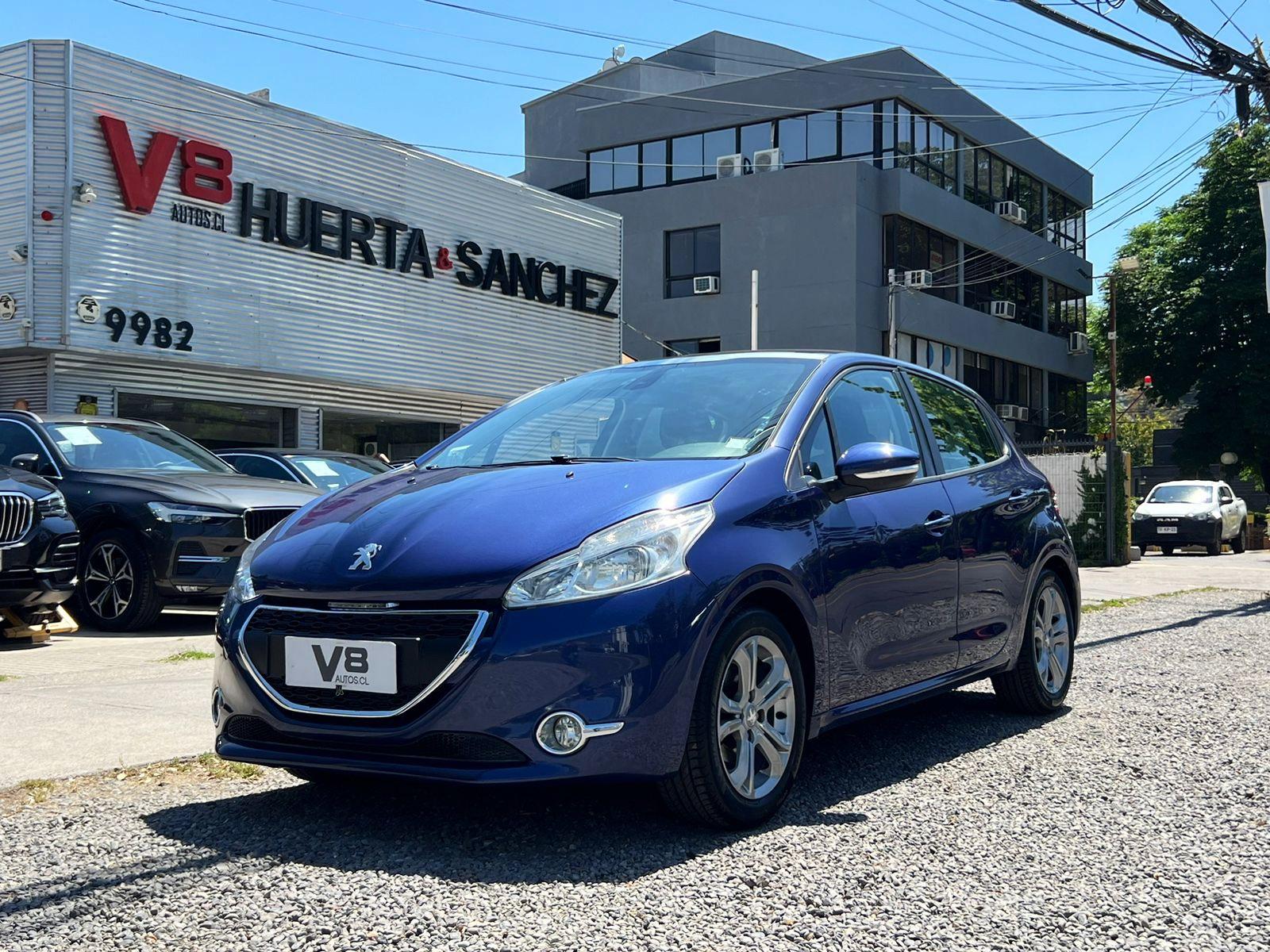 PEUGEOT 208 ALLURE DIESEL 1.4 2014 MANTENIMIENTO EN LA MARCA UN DUEÑO - V8 AUTOS