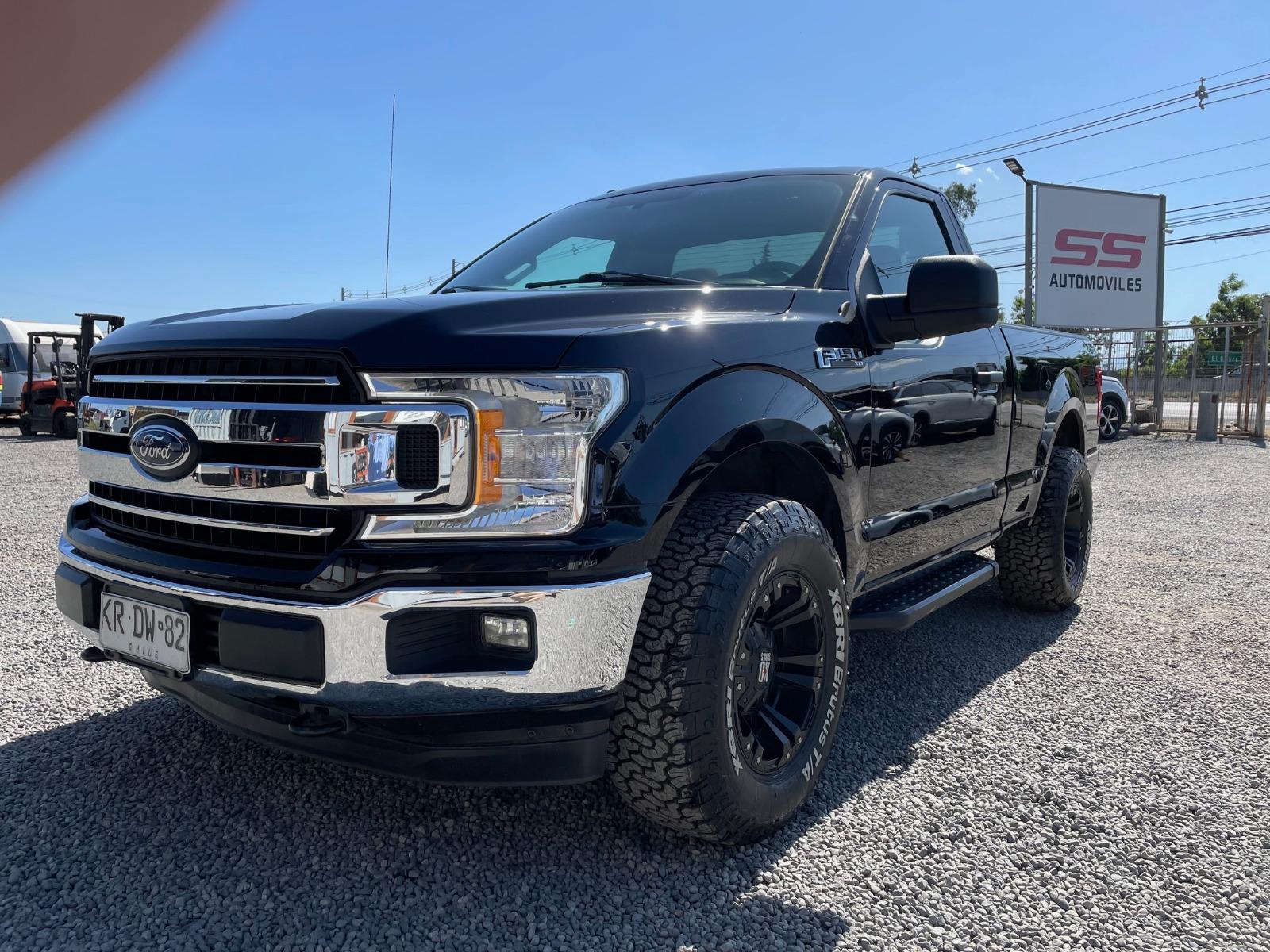 FORD F-150 C/S XLT 3.3 V6 AT 2018 Ford F-150 - SS AUTOMOVILES