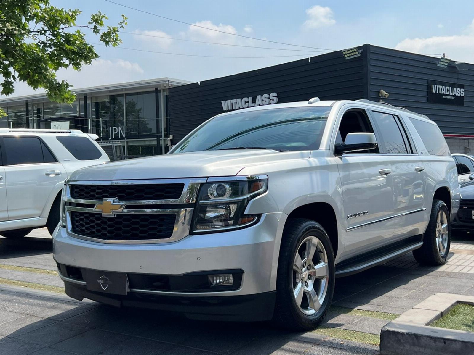 CHEVROLET SUBURBAN LT 5.3 2019 TRES CORRIDAS DE ASIENTOS 4x4 - VitaClass