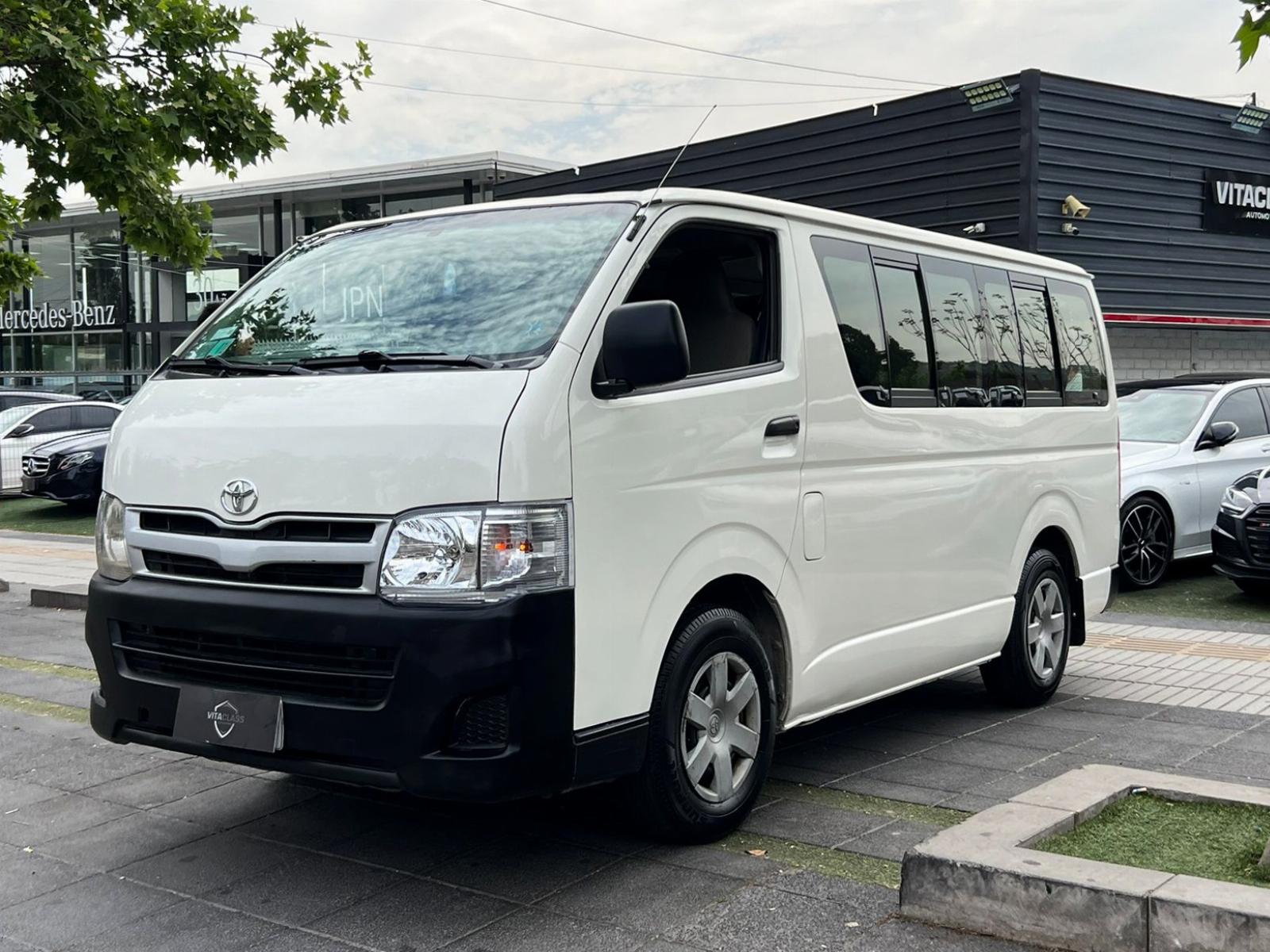 TOYOTA HIACE DIESEL 2014 CAPACIDAD 11 PASAJEROS - VitaClass