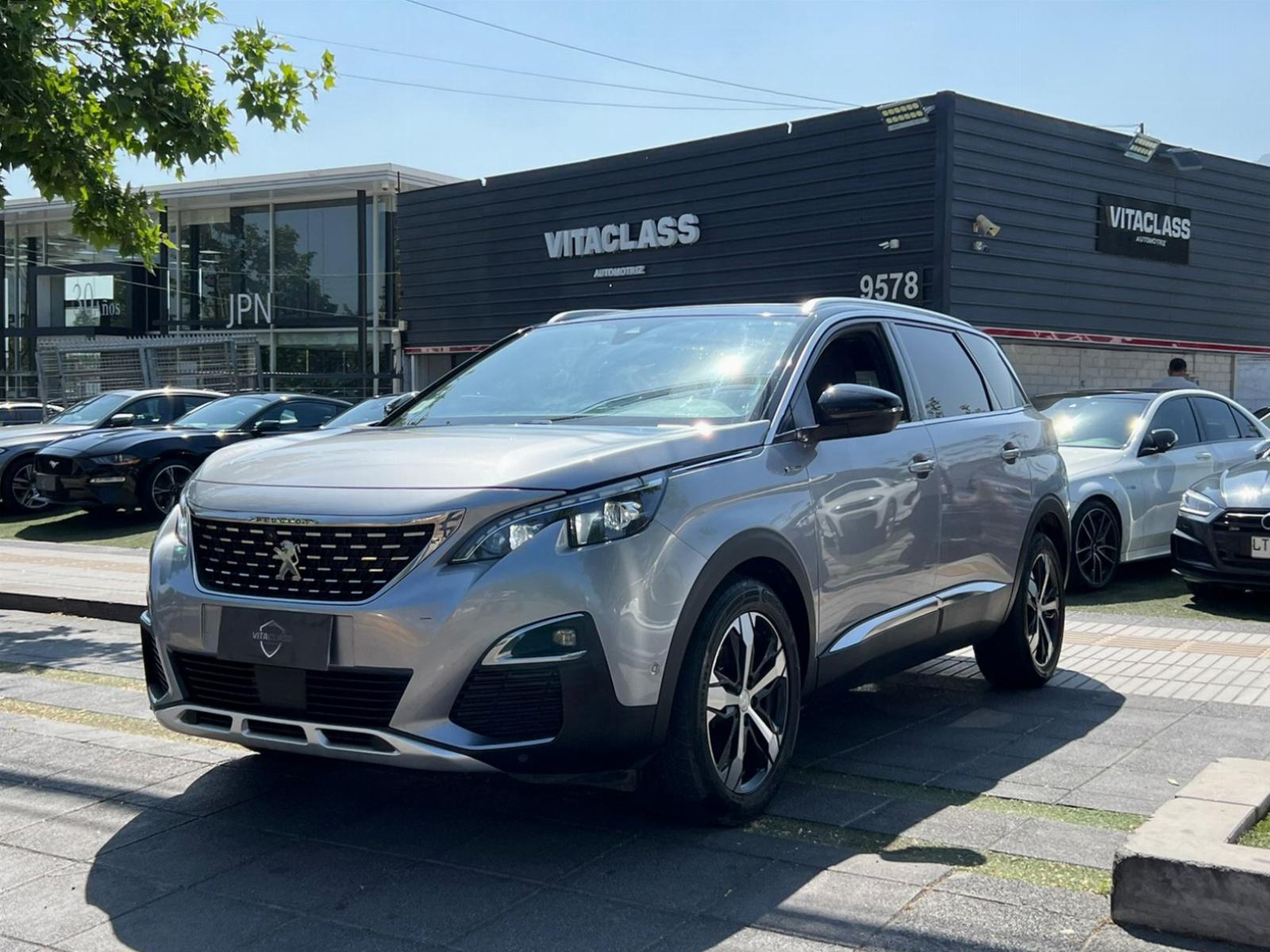 PEUGEOT 5008 GT LINE 2021 TRES CORRIDAS DE ASIENTOS - VitaClass