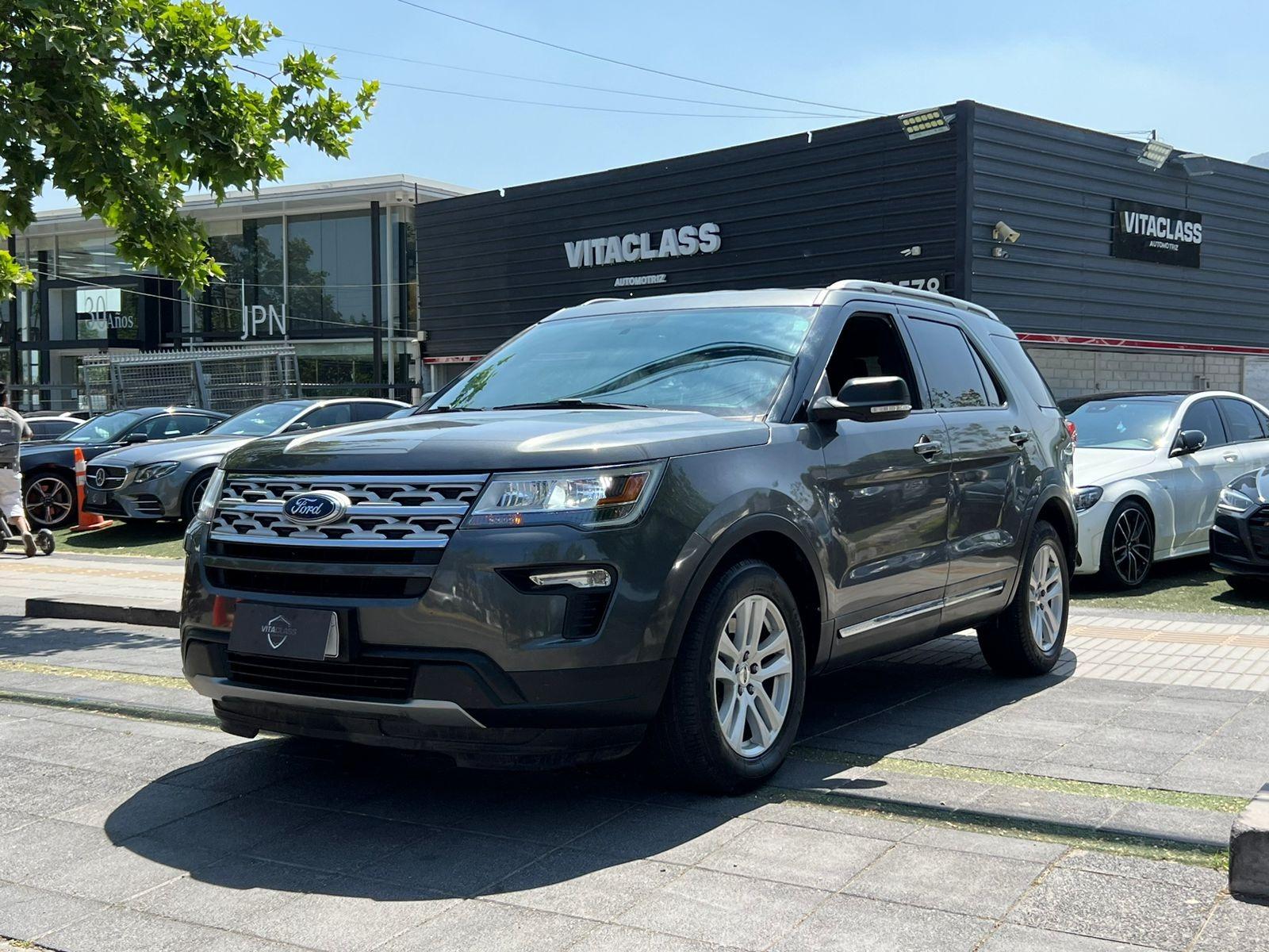 FORD EXPLORER XLT 3.5 2019 TRES CORRIDAS DE ASIENTOS - VitaClass