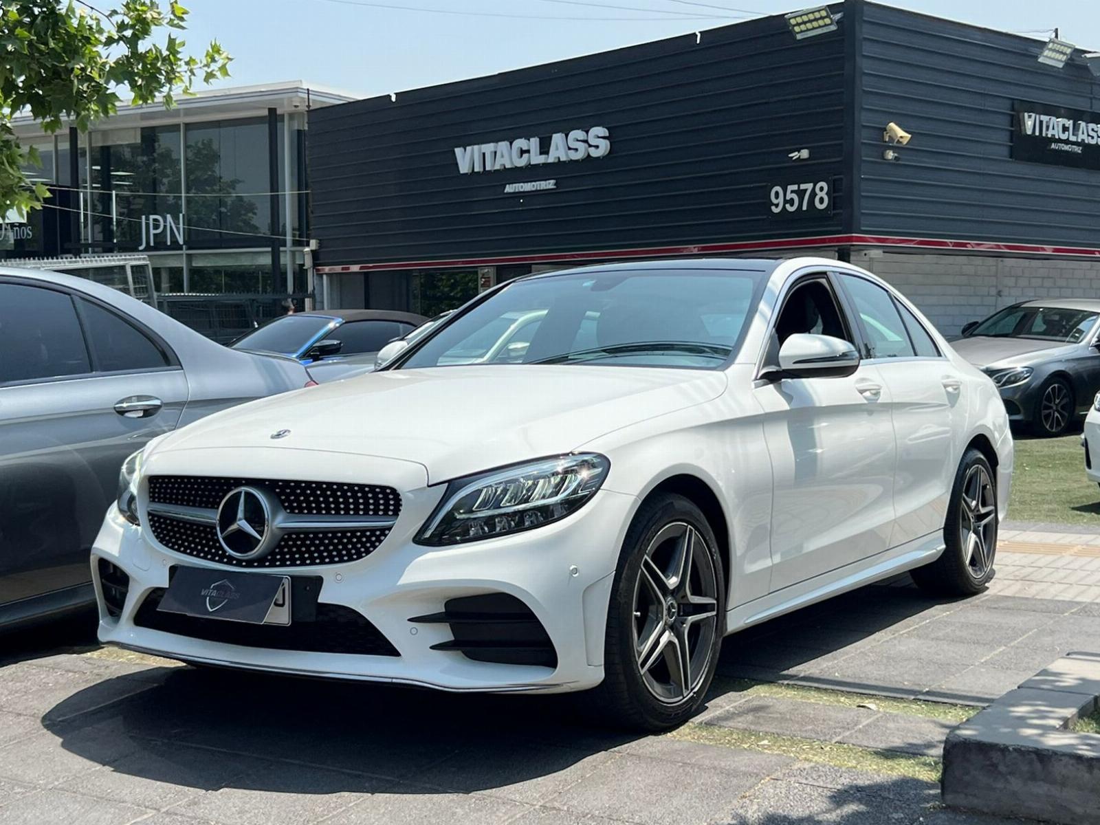 MERCEDES-BENZ C300  2019 2.0 TURBO LOOK AMG - VitaClass