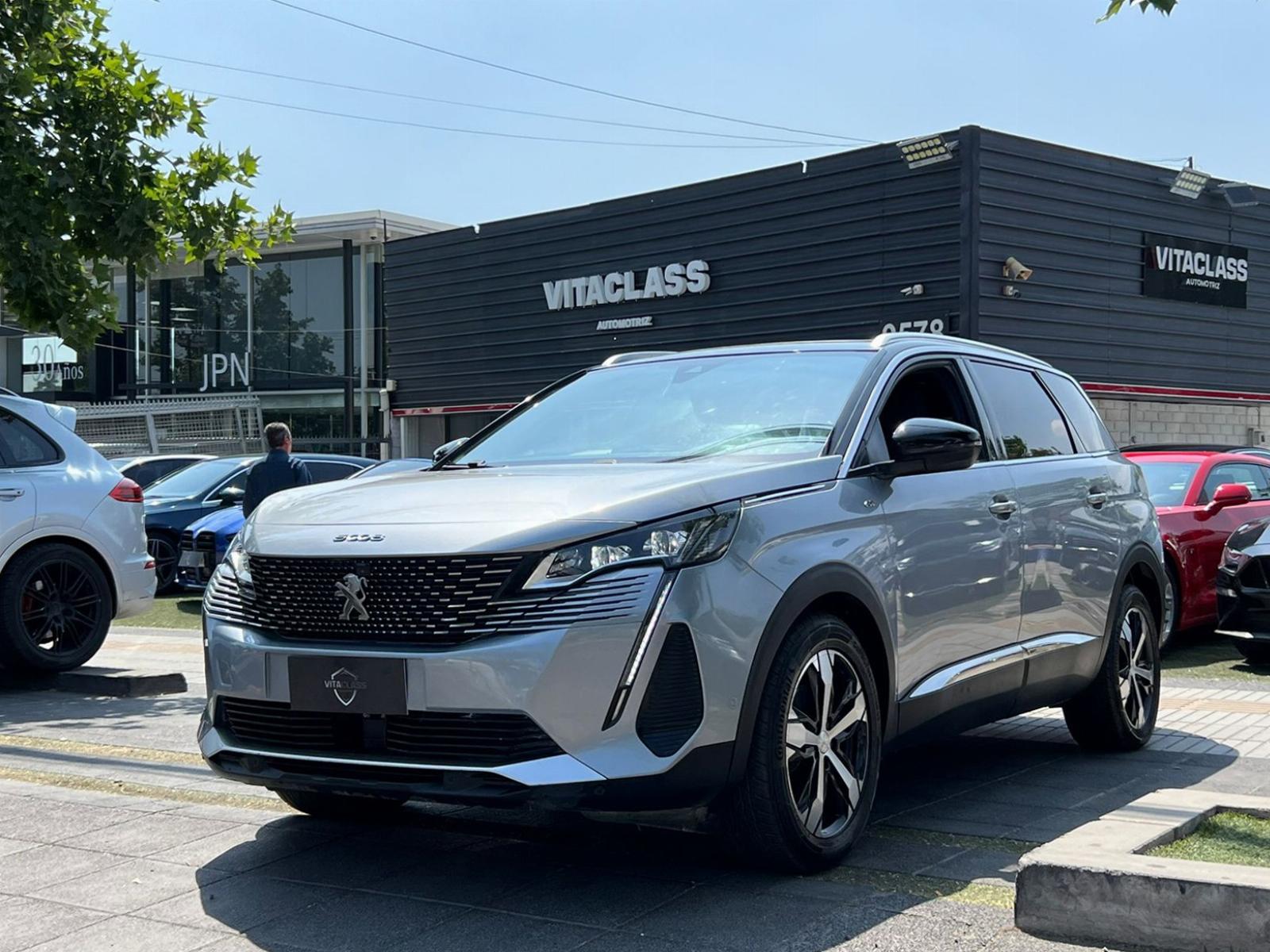 PEUGEOT 5008 GT PURETECH 2022 TRES CORRIDAS DE ASIENTOS - VitaClass