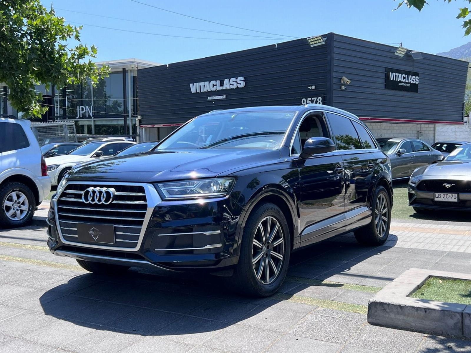 AUDI Q7 DIESEL 3.0 2018 TRES CORRIDAS DE ASIENTOS - VitaClass