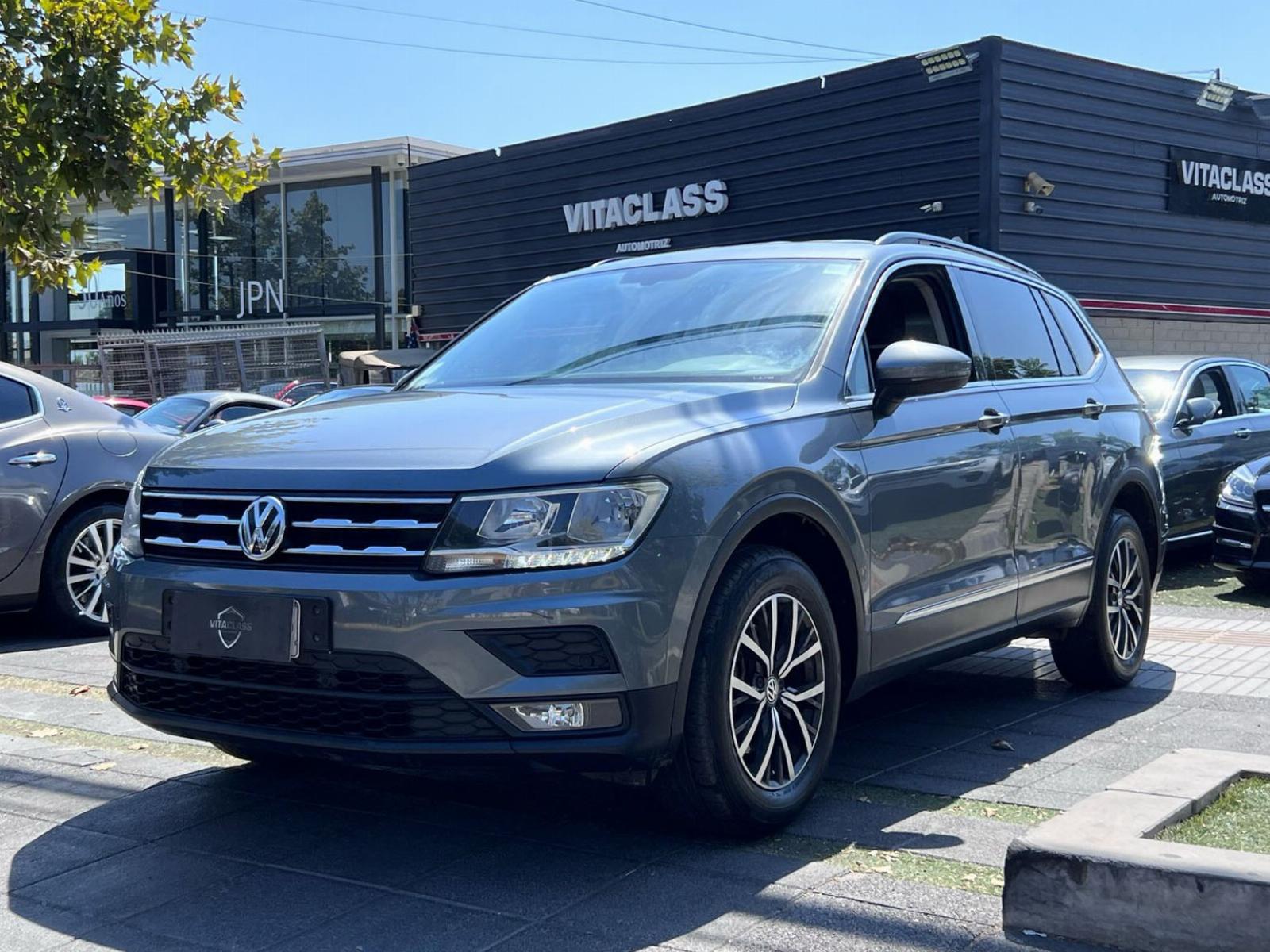 VOLKSWAGEN TIGUAN COMFORTLINE 1.4 TSI 2019 TRES CORRIDAS DE ASIENTOS - 